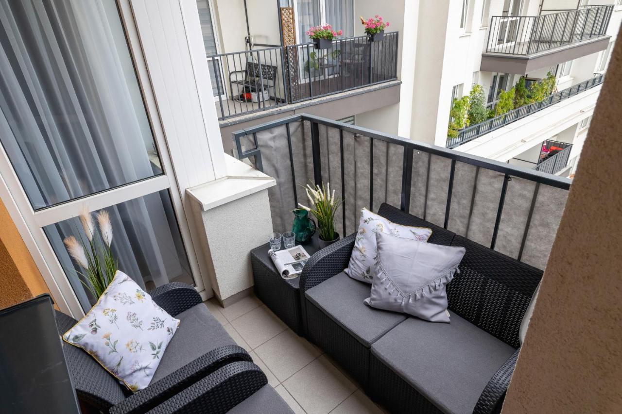 Osiedle Avia Harmonious Apartment With Balcony & Parking Cracow By Renters Prestige Cracovia Esterno foto