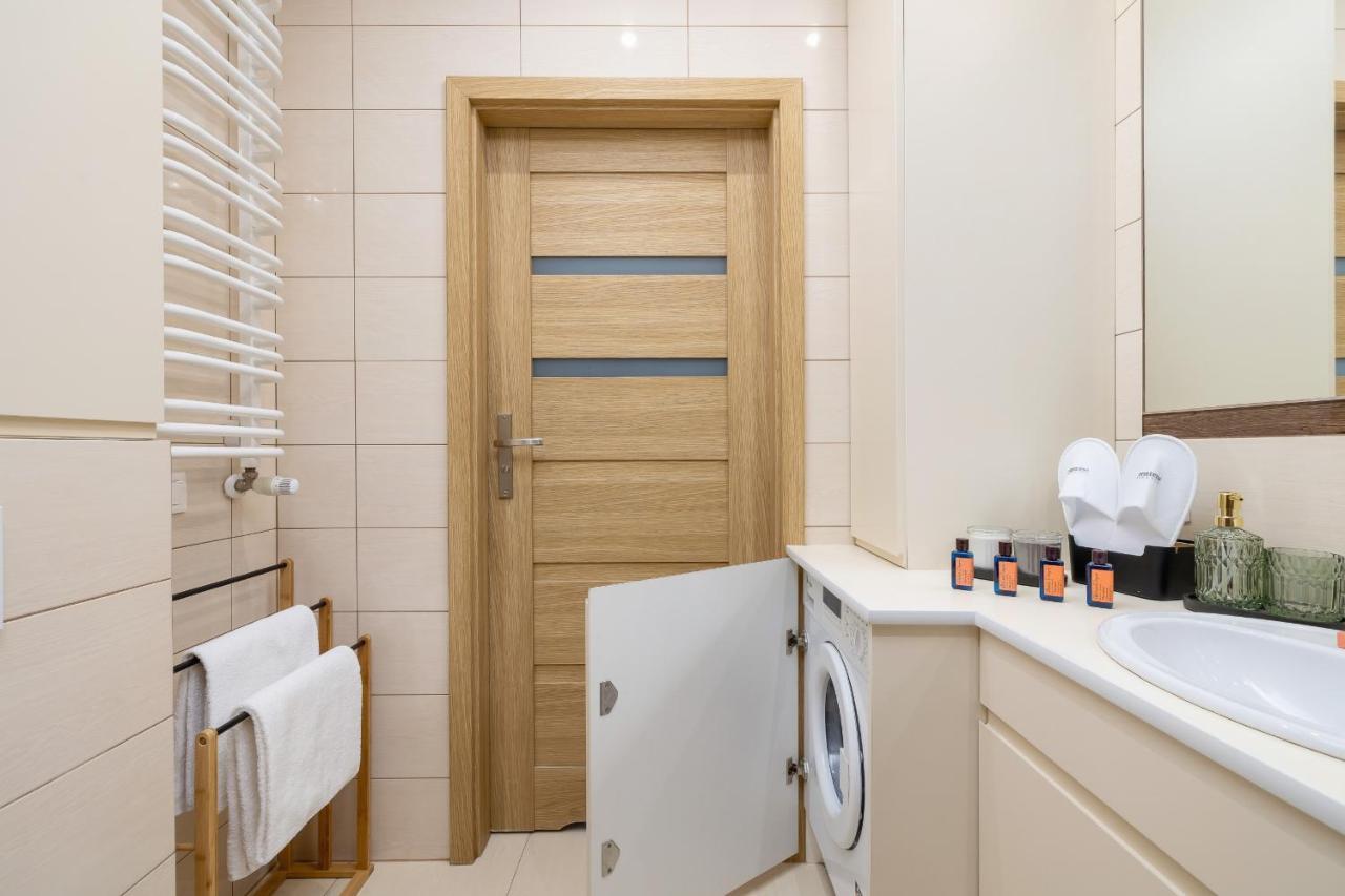 Osiedle Avia Harmonious Apartment With Balcony & Parking Cracow By Renters Prestige Cracovia Esterno foto