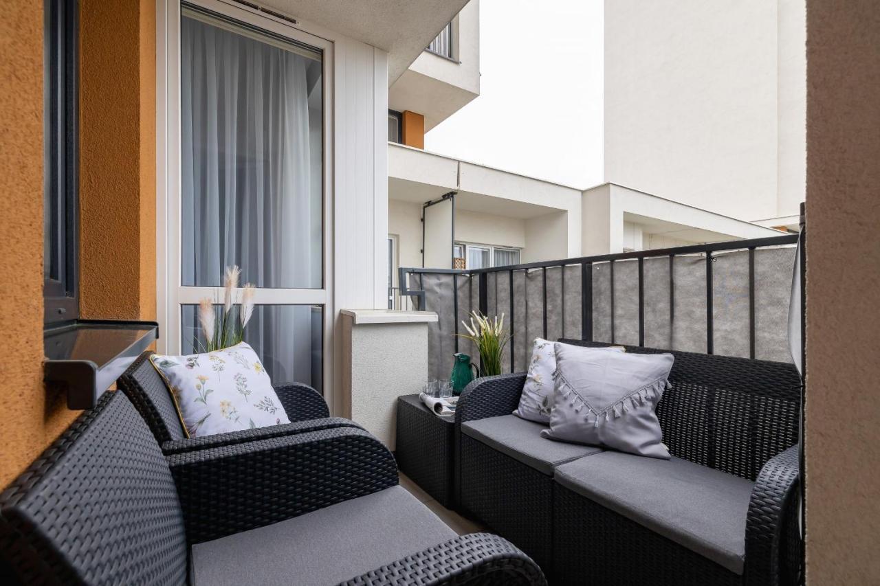Osiedle Avia Harmonious Apartment With Balcony & Parking Cracow By Renters Prestige Cracovia Esterno foto